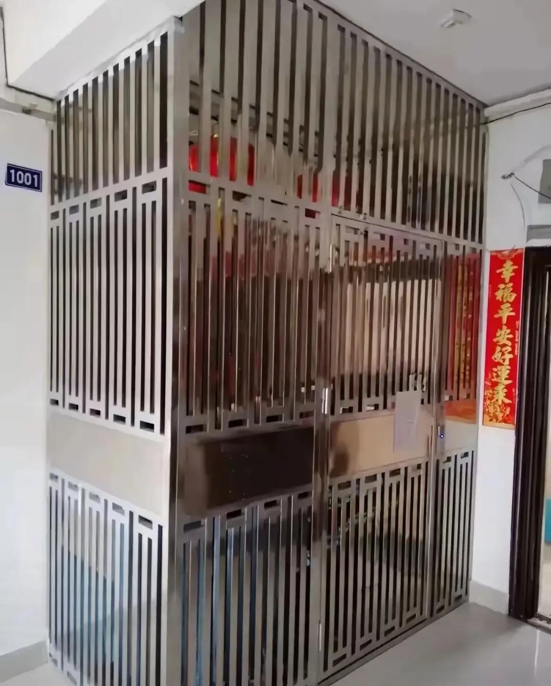 闺蜜：这是效仿监狱风格的装修吗？