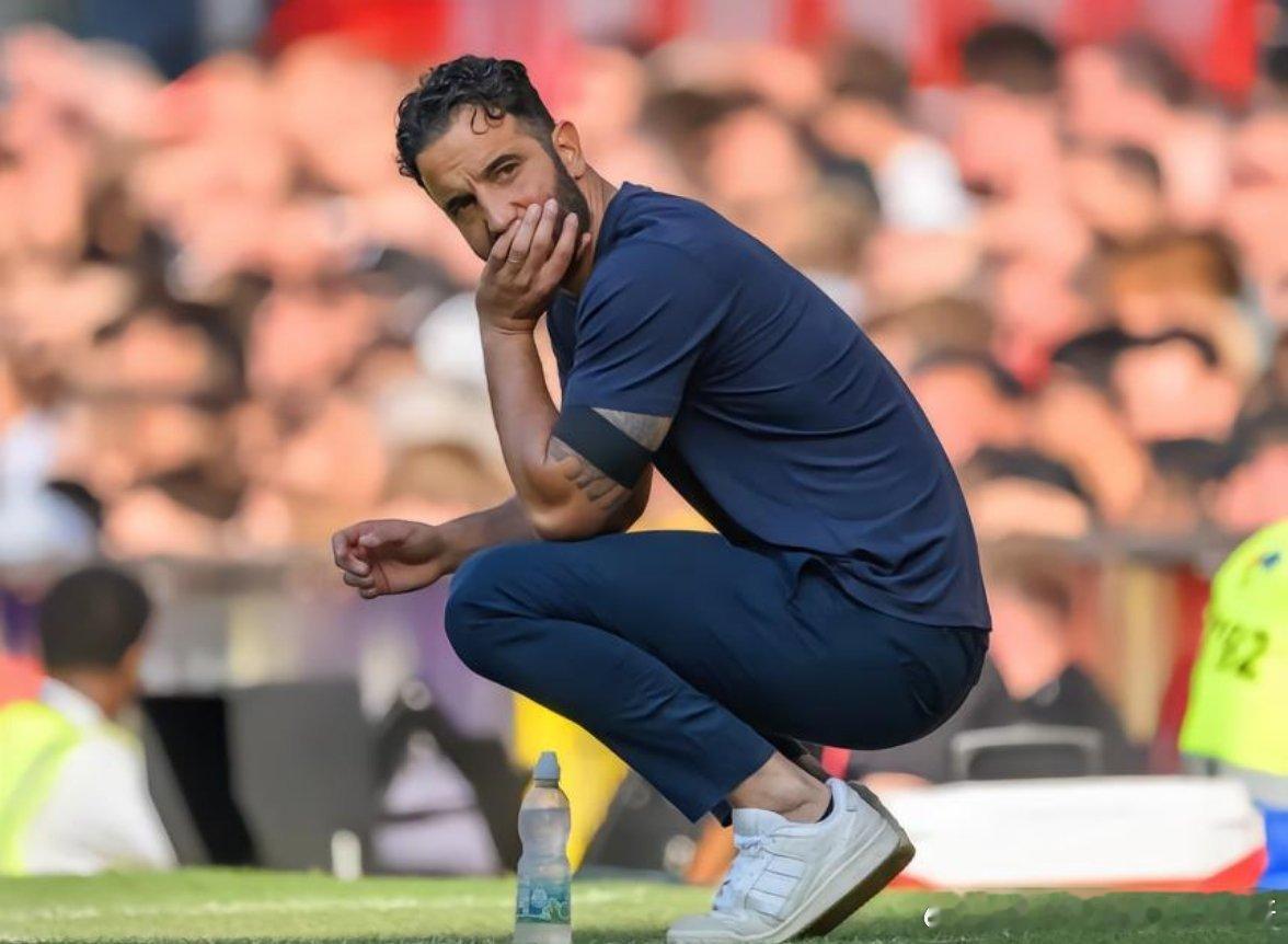 据《球报》消息，阿莫林在本赛季离任曼联主帅一职，自此再未执教任何球队，并且他打算