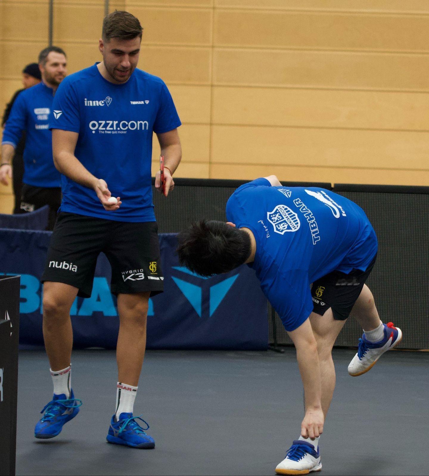 疲惫感消失，精气神回归。这一刻的樊振东与达科被我评为最佳话搭子。 