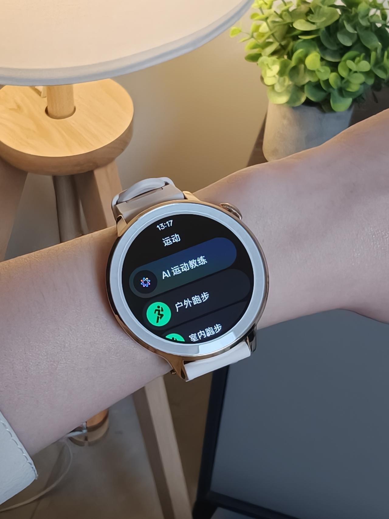 以前运动总嫌带手机麻烦，空手去又怕漏消息，最近买了OPPO Watch X3mi