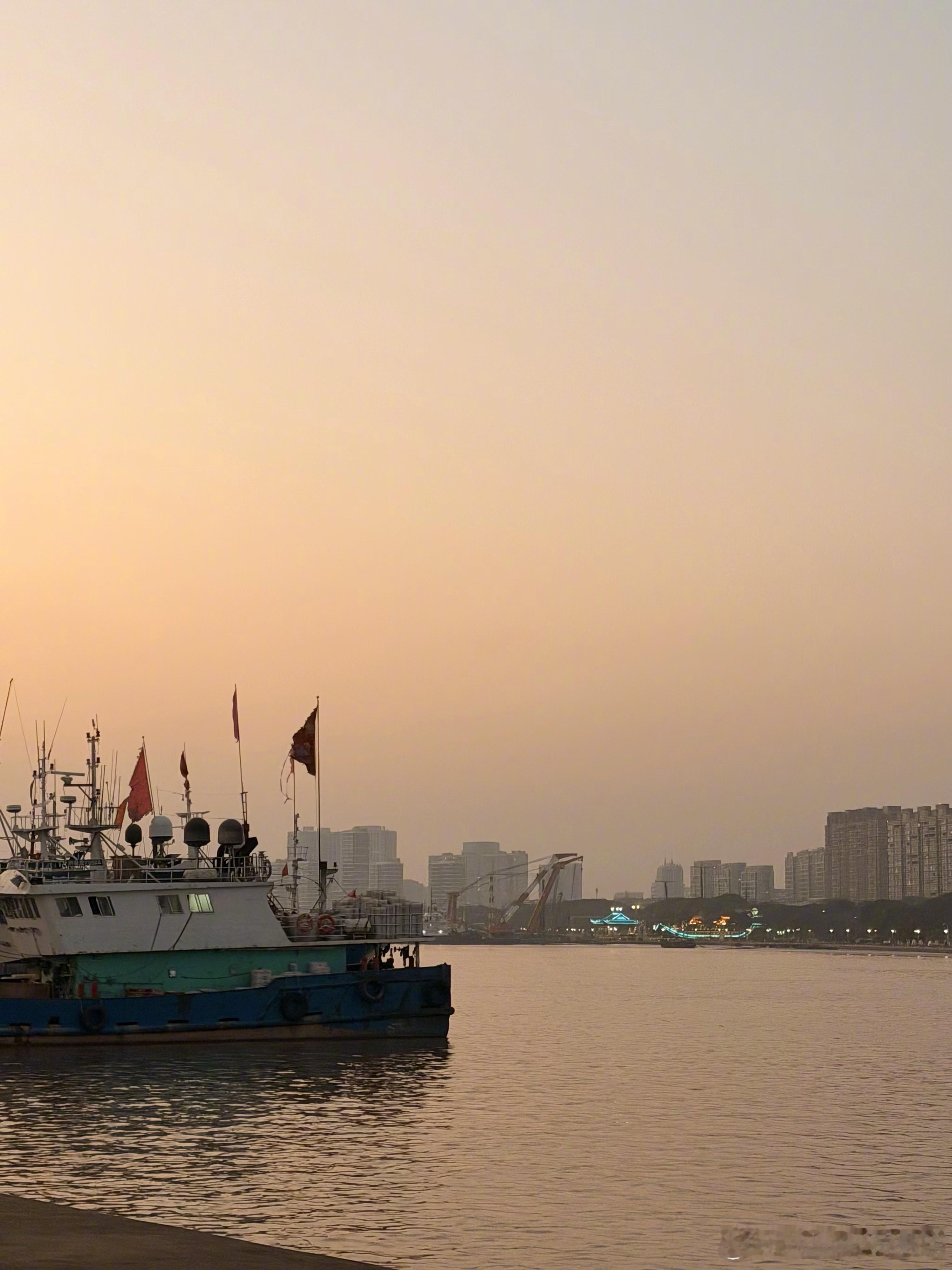 黄景瑜︱告别一月的福利20260131《赢风》片场发回的明信片卢云翔看上去好开心