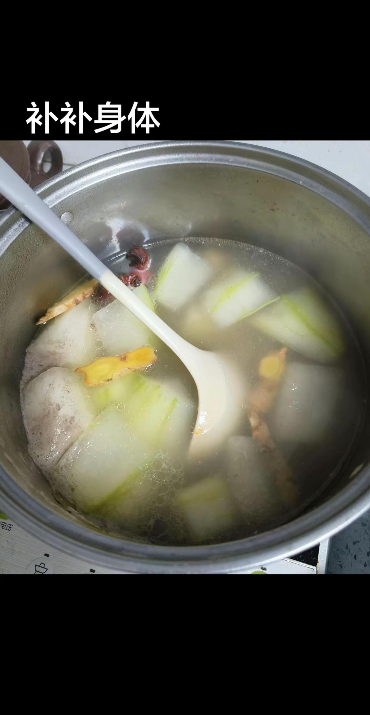 补补身体。普通的食材做出美味 清炖排骨汤做法 清炖骨头汤 清炖排骨汤