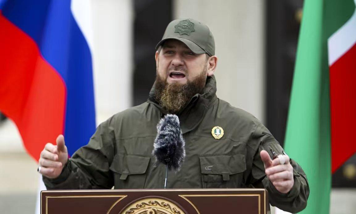 卡德罗夫正在摩拳擦掌啊！

车臣指挥官卡德罗夫表示：如果下达命令，泽连斯基及其同