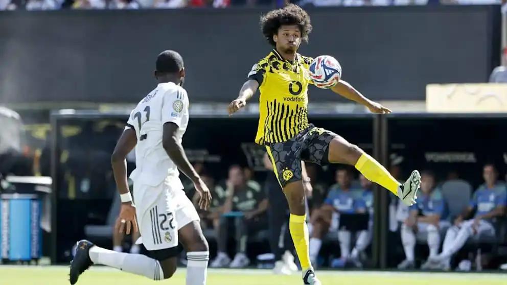 实力差不多，补时被连进两球，拜仁都绝杀，多特不赢联赛就没法看了，多特94和96分