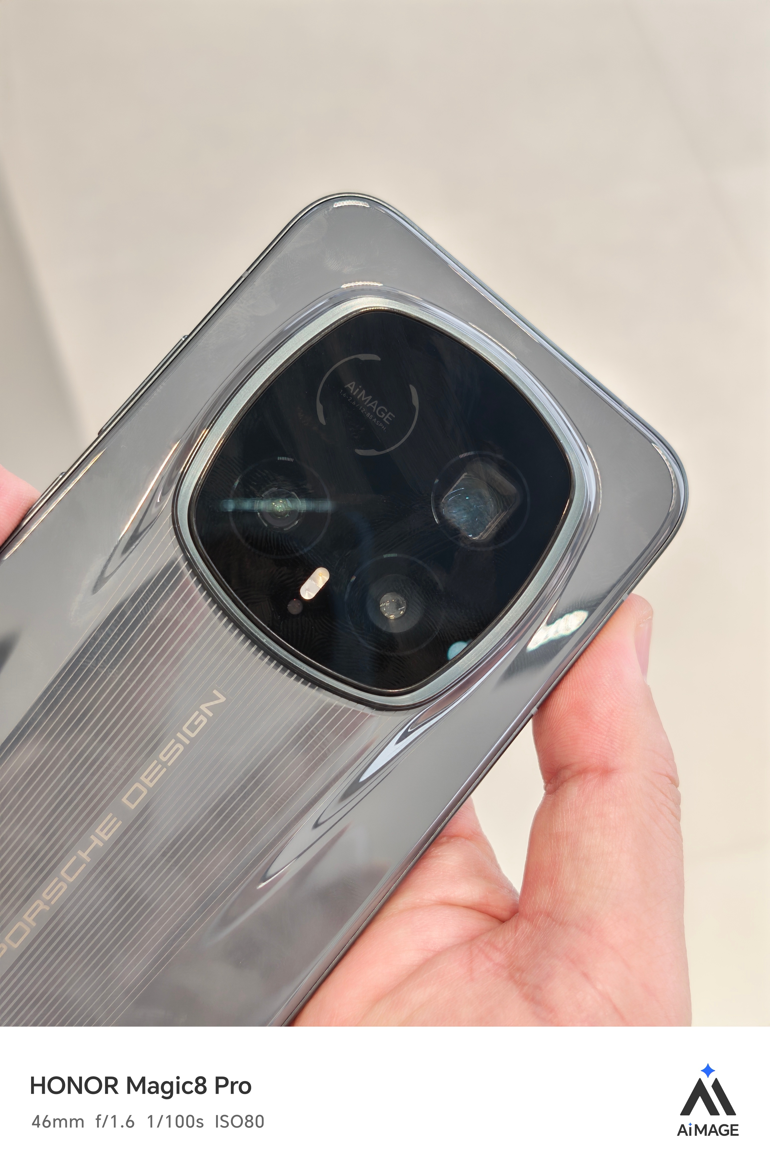 买手机选中端机还是上代旗舰个人觉得吧，买手机一定要选择自己喜欢的，不应该将就那种