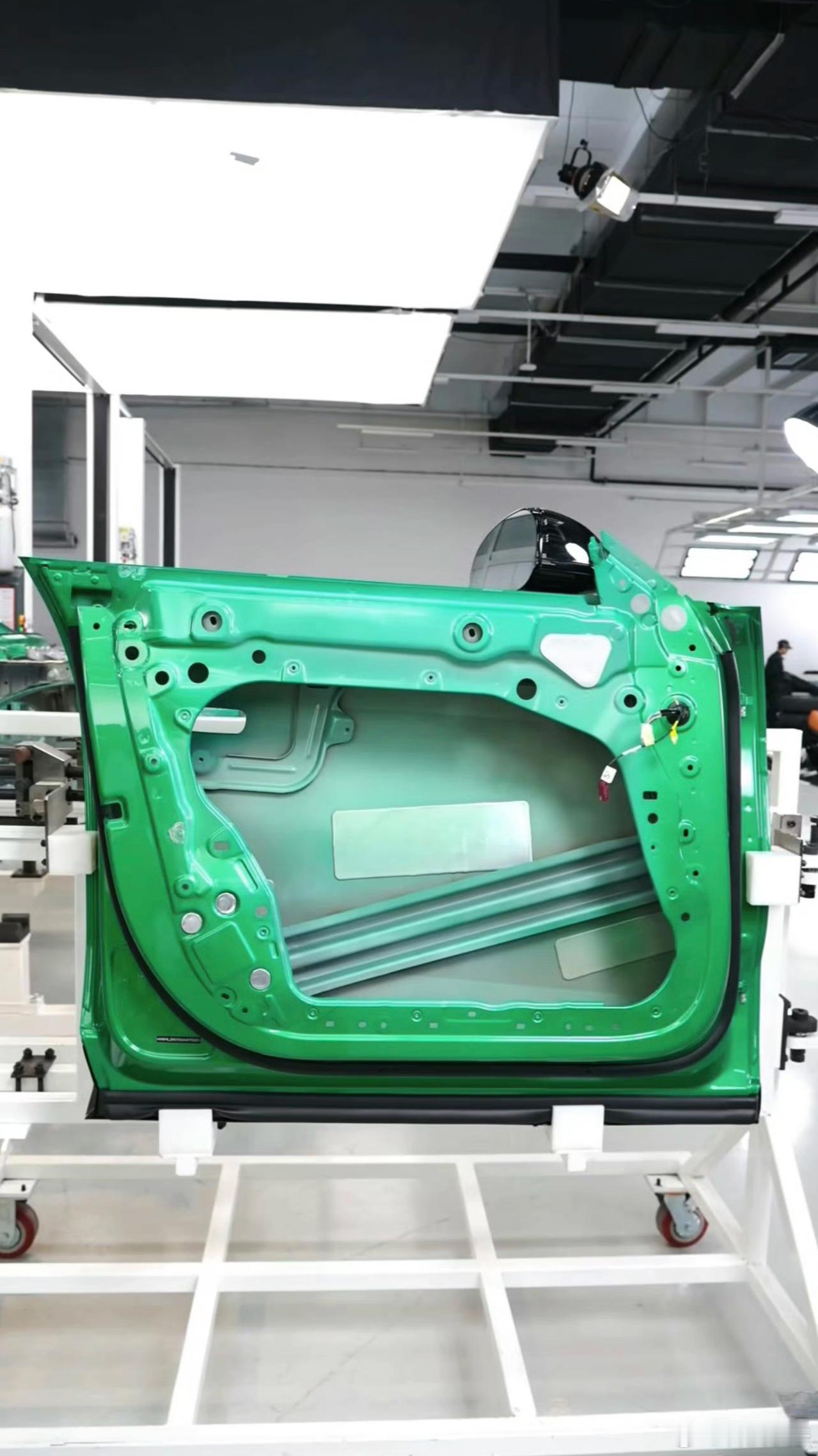 雷军回应小米超强钢争议 不明白，为什么就会认为“北京现金王”会跑出来公开骗你们呢