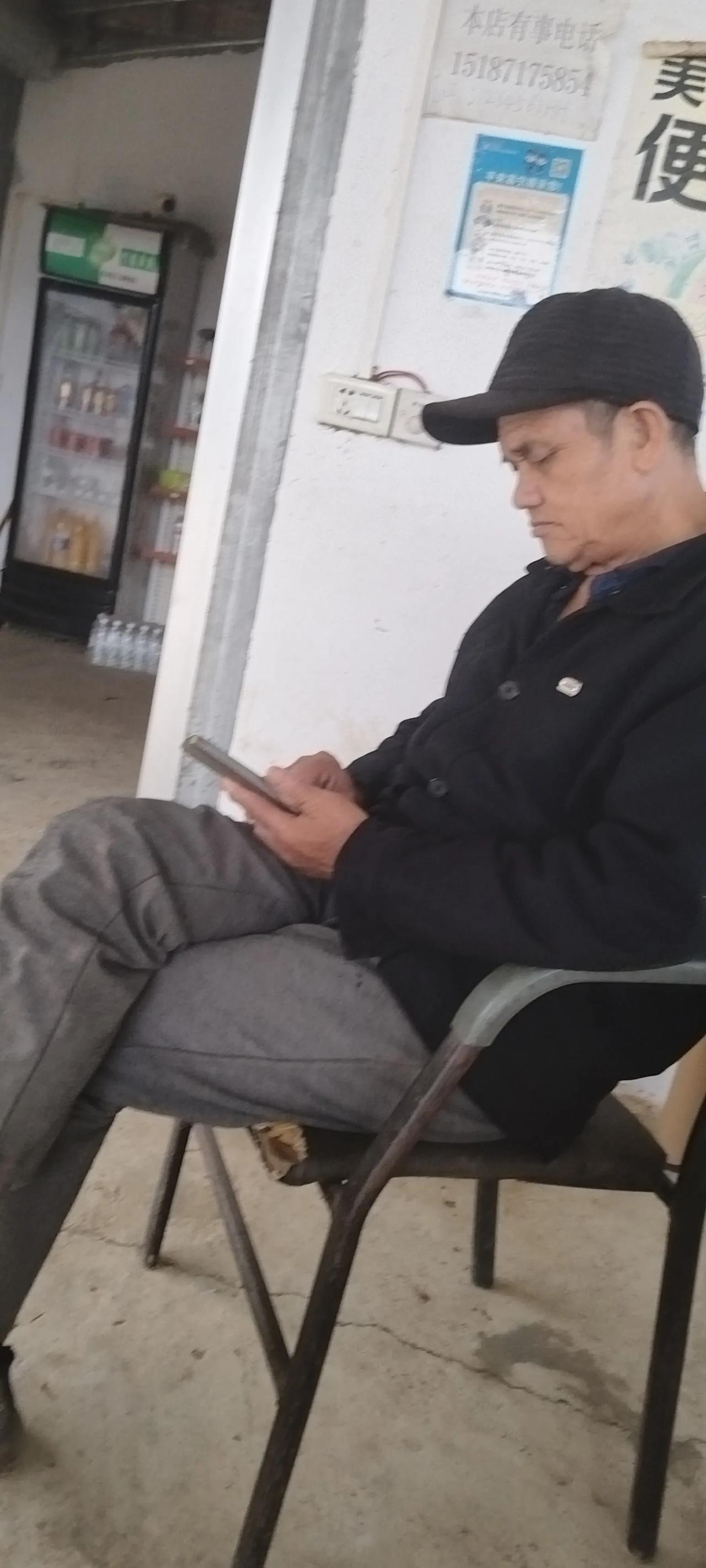 骑行到云南省富宁县剥隘镇标村时，看到个露营好地方，谁曾想到给主人说后，最后结局让