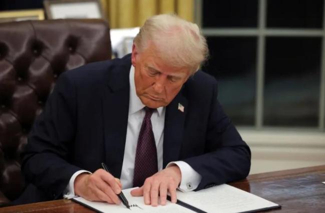 就在刚刚，美国对中国下黑手，要做出一个重大决定。
美国联邦传播委员会（FCC）4