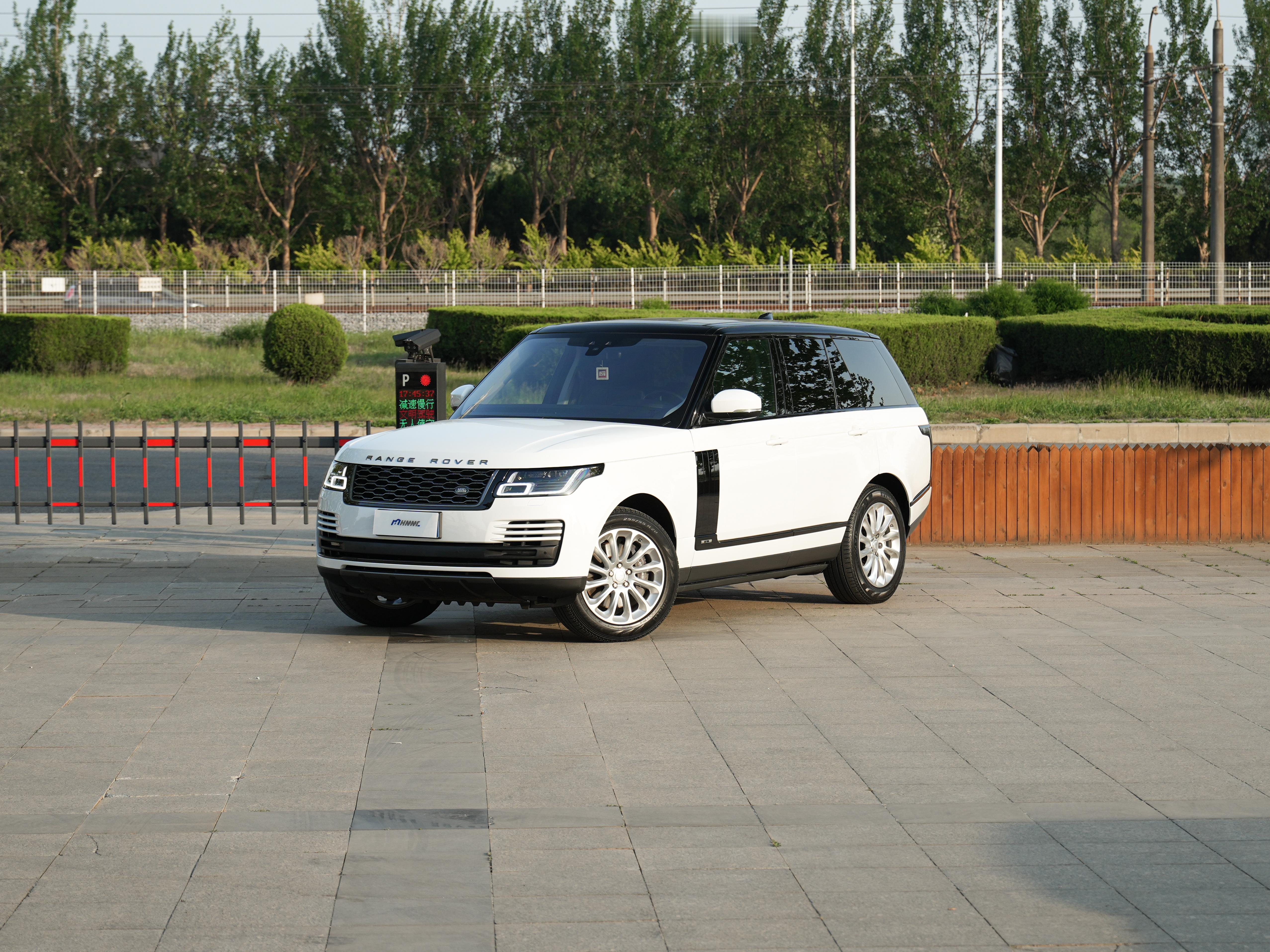 全国找车[超话] 在刚打开车门时闻到淡淡的皮革味混合着空气清新剂的香气我就知道这
