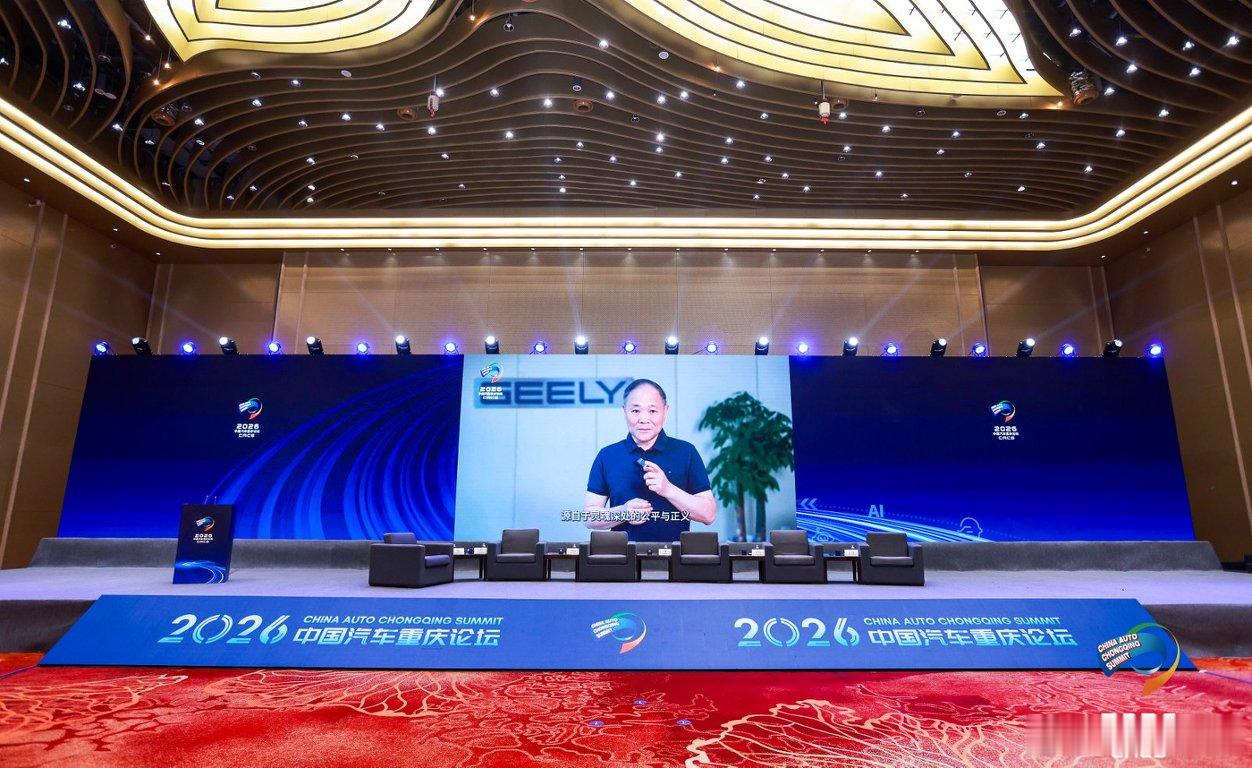 这两年新能源车恨不得两个月就换新，所以你经常会在路上看到很多匪夷所思的问题，有些