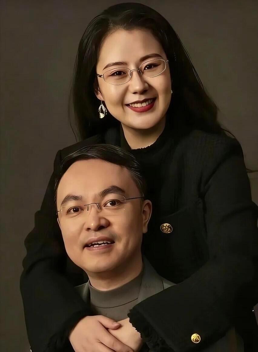 全场安静等蔡磊用眼睛打字蔡磊从41岁确诊到今天，六年了。医生说只有三到五年。他每