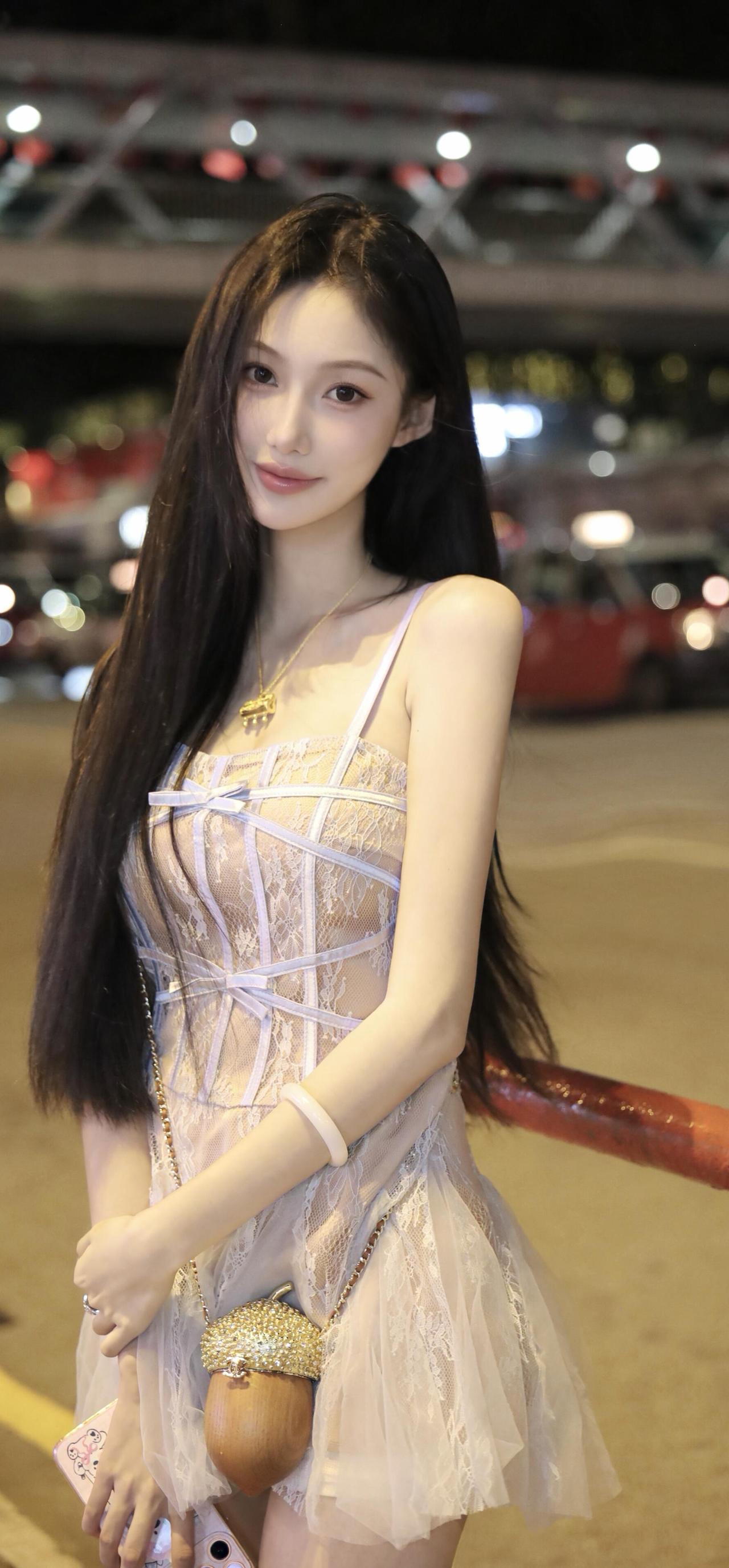 维港🇭🇰夜拍，橡果包包👜好可爱[比心]
香港夜拍