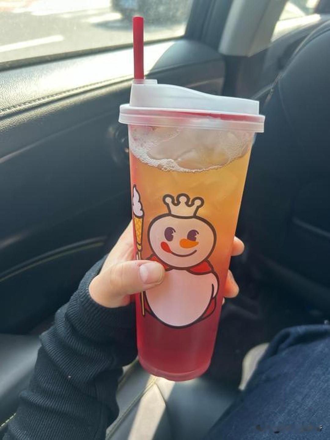 现在平价饮品店有多难做，就拿蜜雪冰城来说吧，按蜜雪集团披露的口径，2026年上半