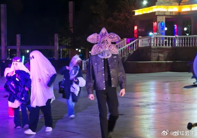 林一cos了大王花大王花达达的暗黑气质被他拿捏得恰到好处，既有诡秘感，又保留了属