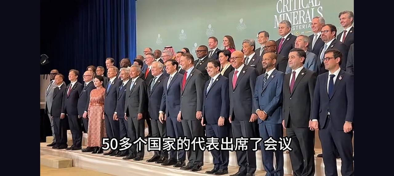 稀土联盟，自产自销。
先按他们的人工、物力、环保算一个政策价，进行价格保护，保证