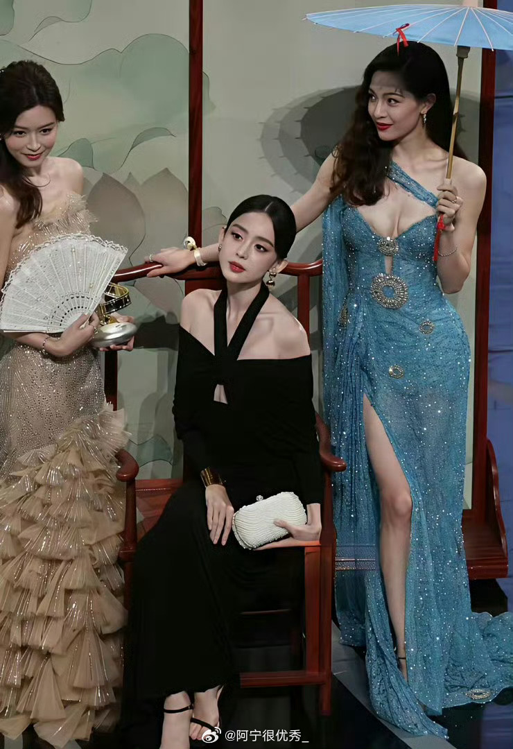 颜值我选娜扎，身材我选钟楚曦 