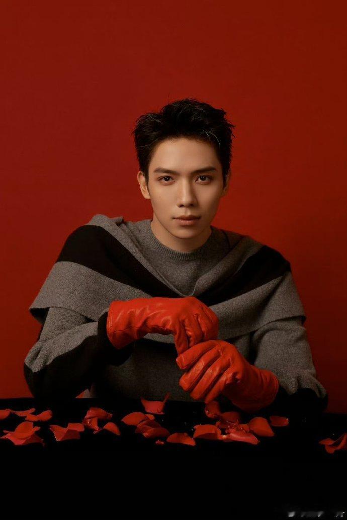 罗一舟回应摆脱流量标签 罗一舟这回应太清醒了！不纠结流量标签，把唱歌演戏都当工作