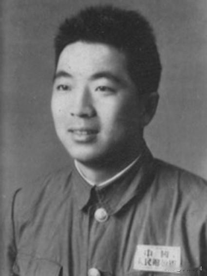 老航校飞出的开国飞行员！勇闯高原禁区的空军模范王洪智
 
王洪智，1926年2月