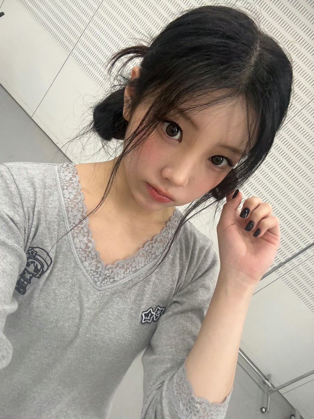 李沅禧六女一 你说的话就像雨水 滴进我的眼里晦涩难懂 