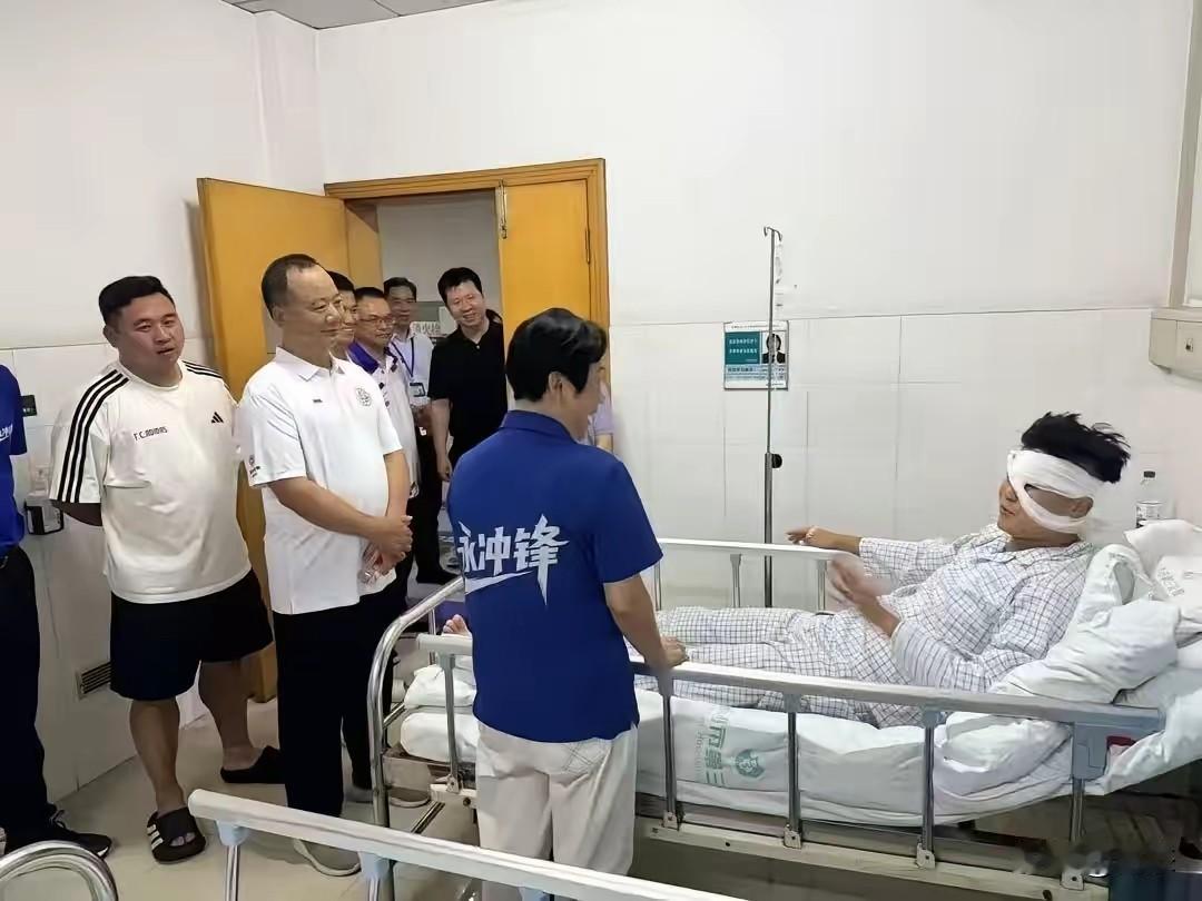 太心疼我们永州球员了，昨晚湘超揭幕战长沙队对阵永州队，上半场长沙攻势确实很猛，可