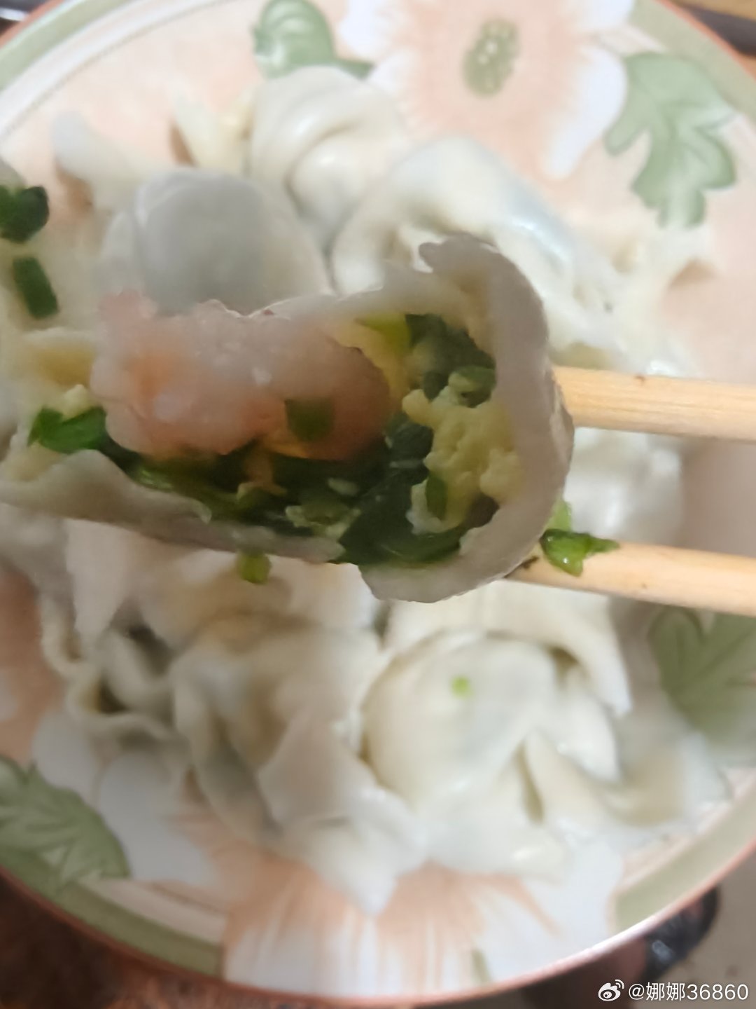头伏饺子🥟二伏面🍜，三伏烙饼🫓摊鸡蛋🥚，仪式感一定要有，素三鲜馅的饺子，
