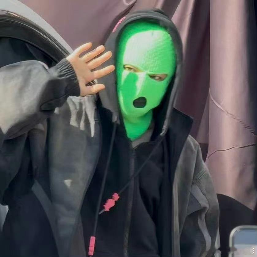 这三人是不是和谁玩真心话大冒险了好诡异的剧组氛围十年内无人能懂碧血蝉剧组