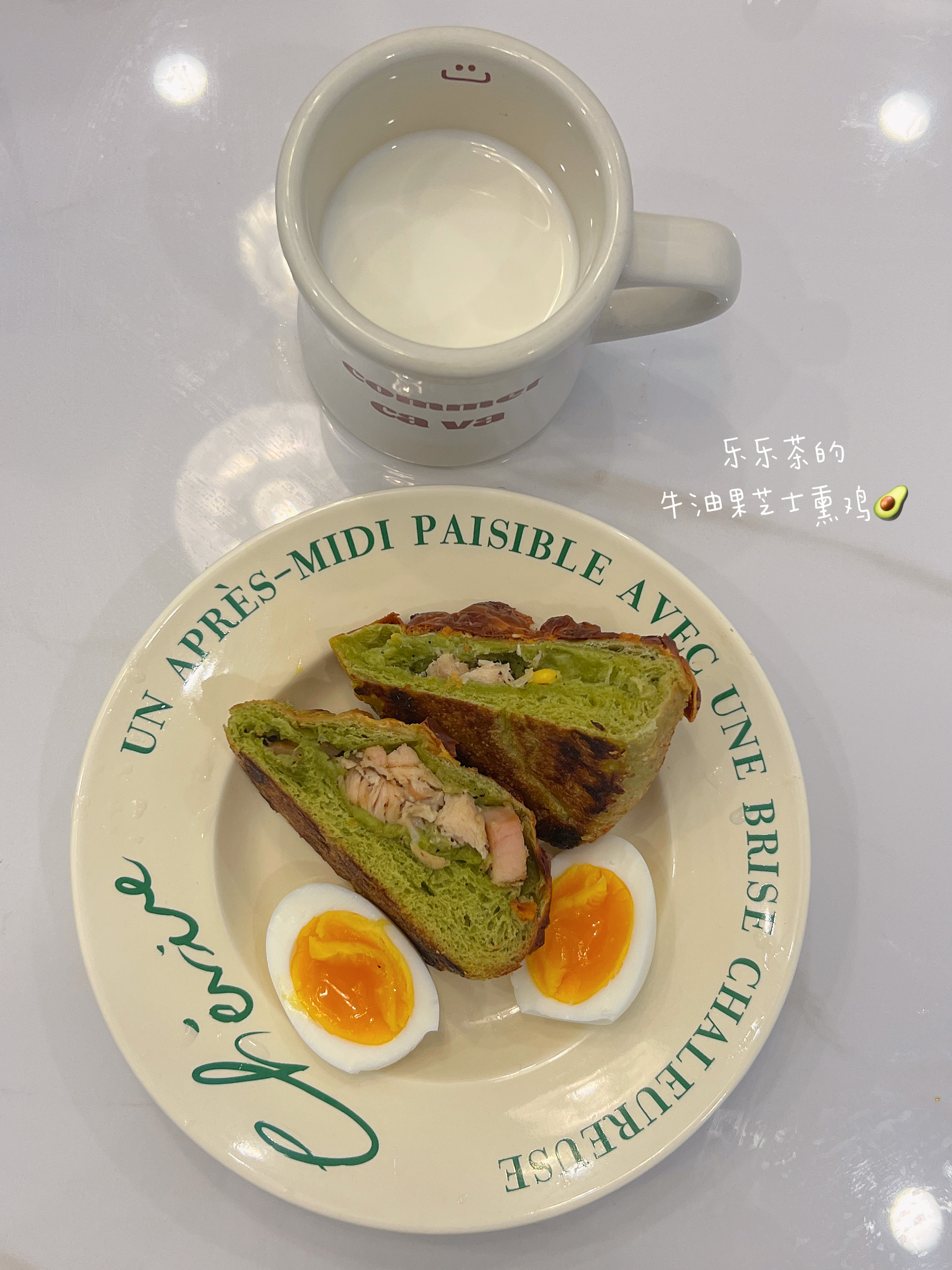 怀孕之后变得越来越不能吃甜食了  甚至连甜的水果都不能吃  最爱酸酸的凤梨和柚子