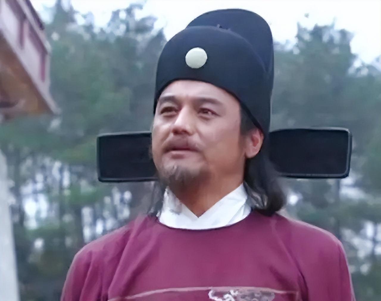 宰相请朱元璋来家中喝酒，朱元璋走到一半，突然下令，满门抄斩。

原来，胡惟庸自知