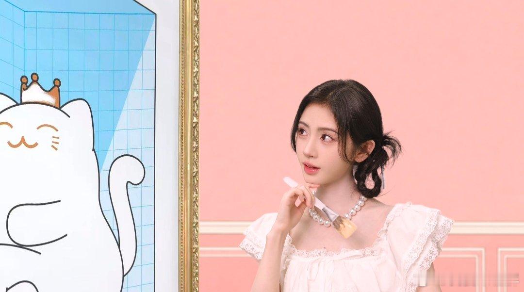 鞠婧祎的美不止一面 你可以定义可爱，也可以定义优雅。但定义不了我——因为我在定义