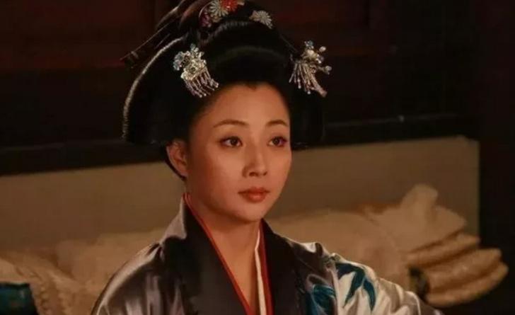 公元315年，司马睿打算娶吴氏女，就暗中派心腹打听。谁知，心腹却无意中看中了带着