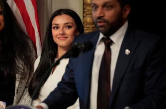 美国最近爆出的大瓜，直接让全网炸了，FBI局长帕特尔居然把价值几千万美元的政府专