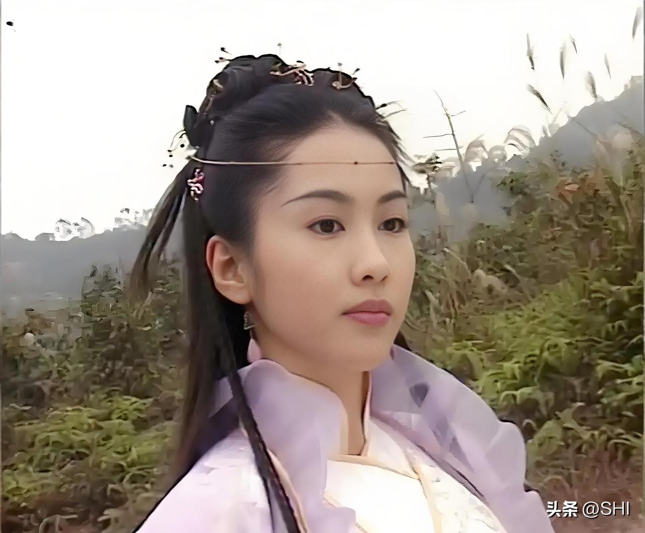 同样是穿“荷叶领古装服饰”，黎姿，韩雪，林静，穆婷婷，李沁，迪丽热巴，毛林林，刘