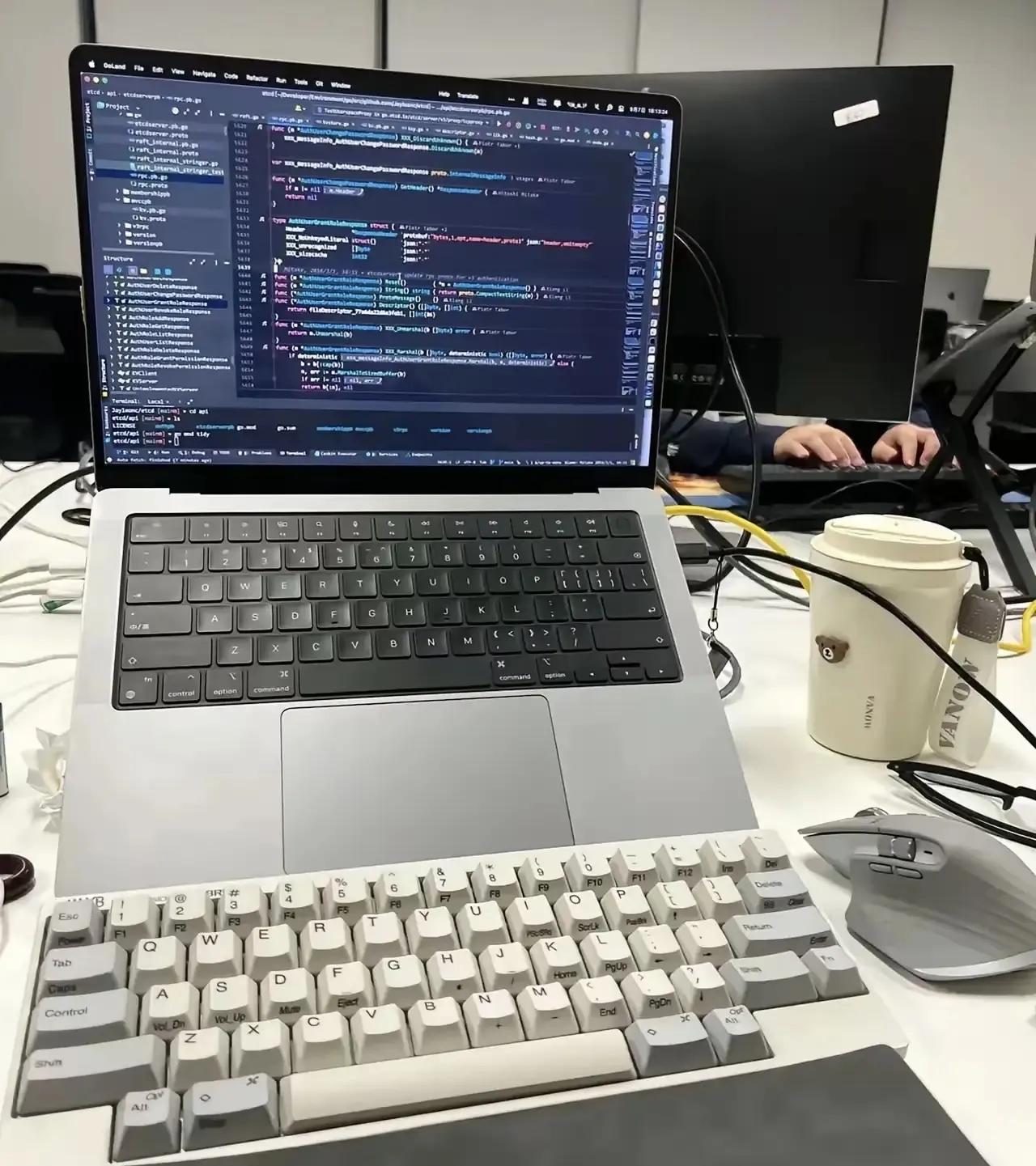 🤖 AI 能取代程序员吗？10年老程序员说了大实话
身边又有同事因 AI 被裁