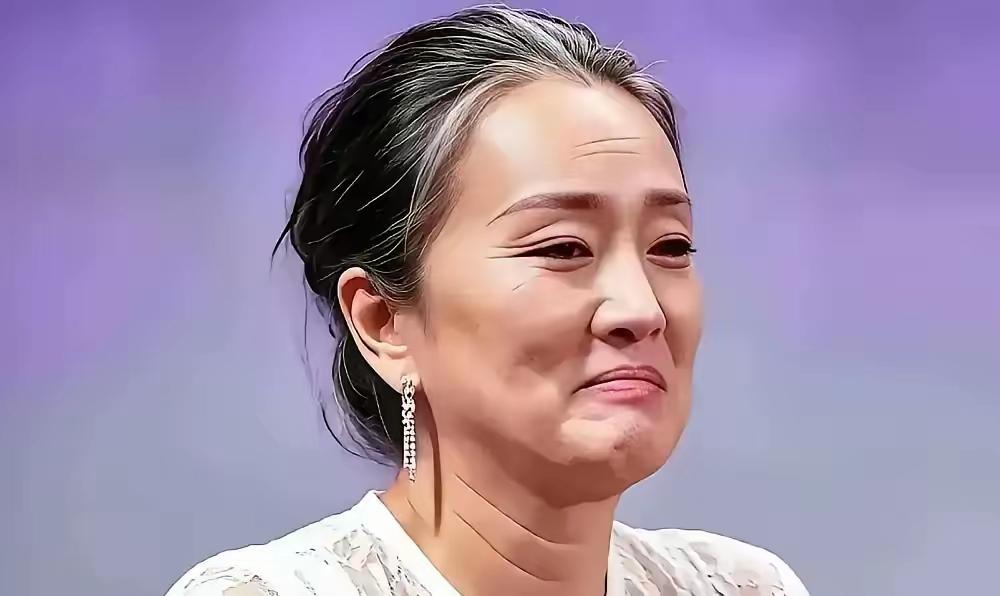 你会接受白发的自己吗

最近看到61岁巩俐在法国的照片，头发白了一大半，脸上也有