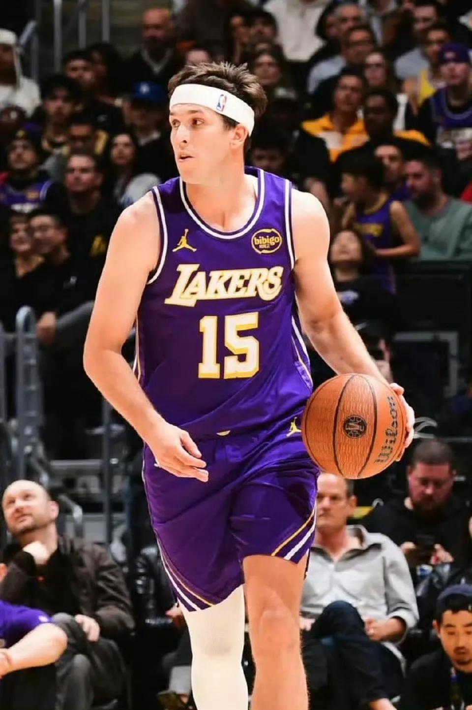 里弗斯是有点防守的
但是受限于身体天赋
强度针对性一上来就不行了
本来阵容就是有