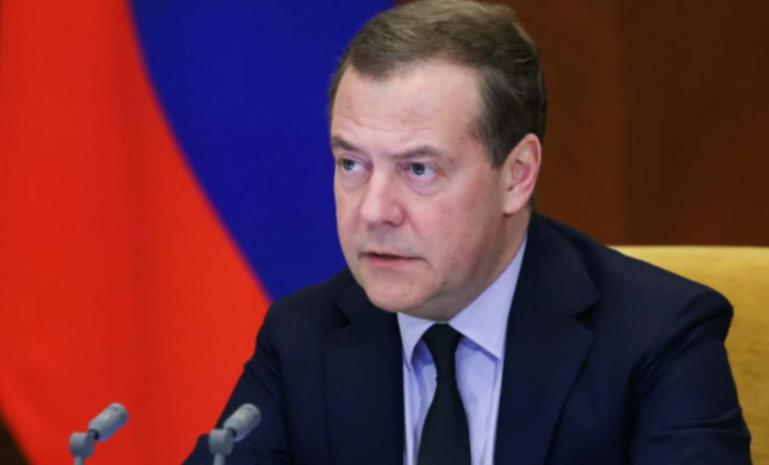 梅德韦杰夫太可怕了，他帮特朗普出了个“损招”，把欧洲吓得够呛。据RT的报道，梅德