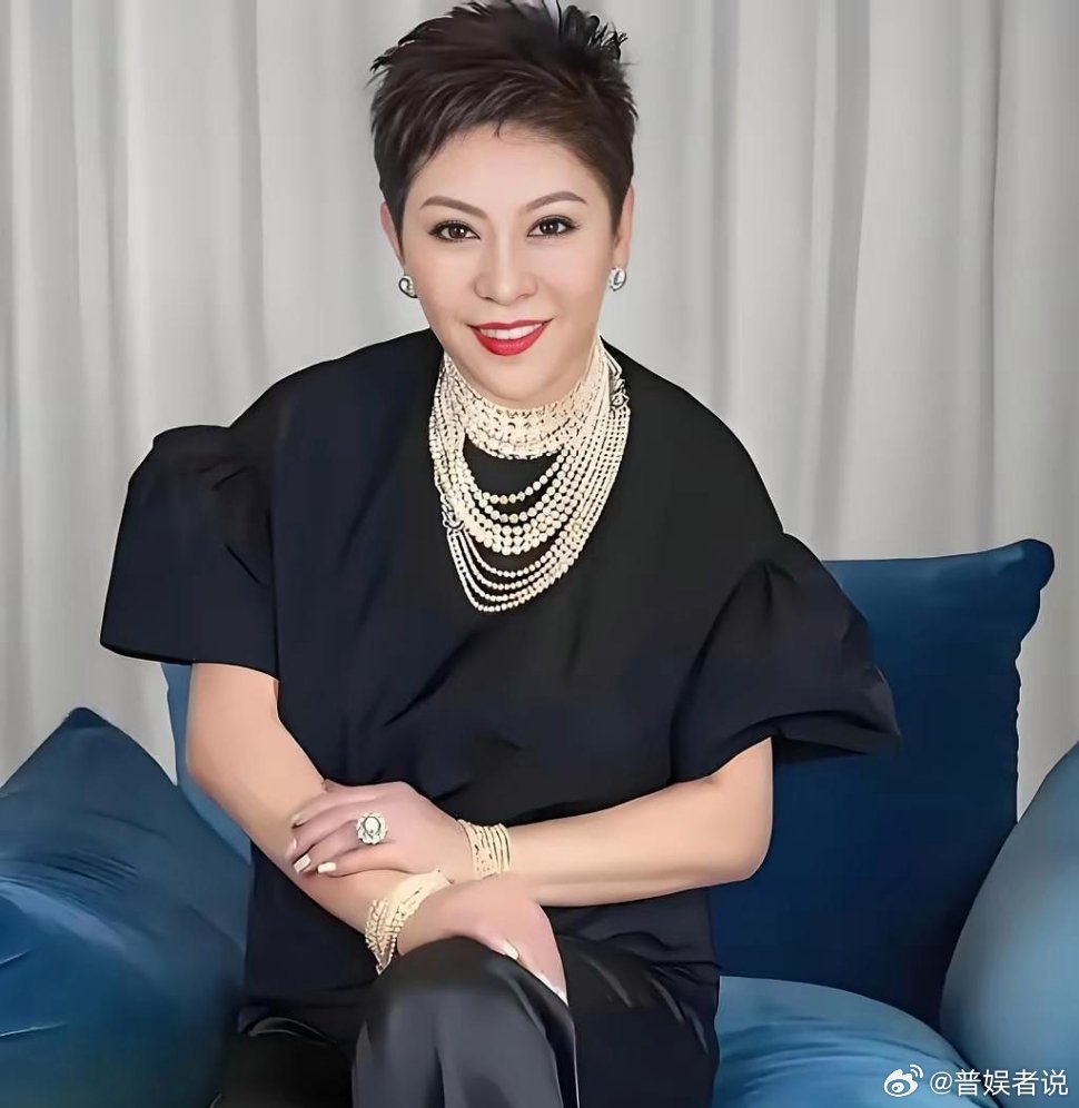 墨镜王大概做梦都没想到——录音门都降温好几天了，还能被人当众扒得连底裤都不剩！向