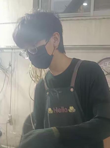 这是来报恩的孩子，是妈妈的福气，大二的孩子知道假期找工作邦妈妈减轻负担自挣学费，