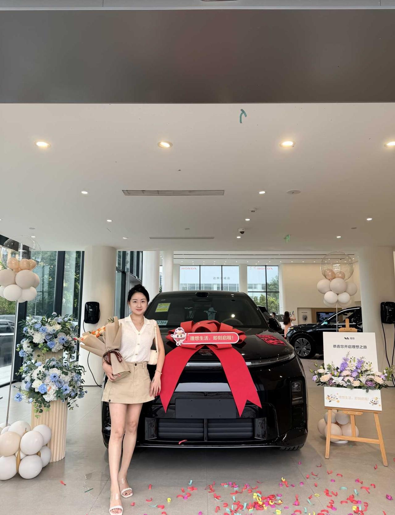 第一次买电车，前前后后对比看了好几家，最后综合各种因素，决定入手理想，心心念念，