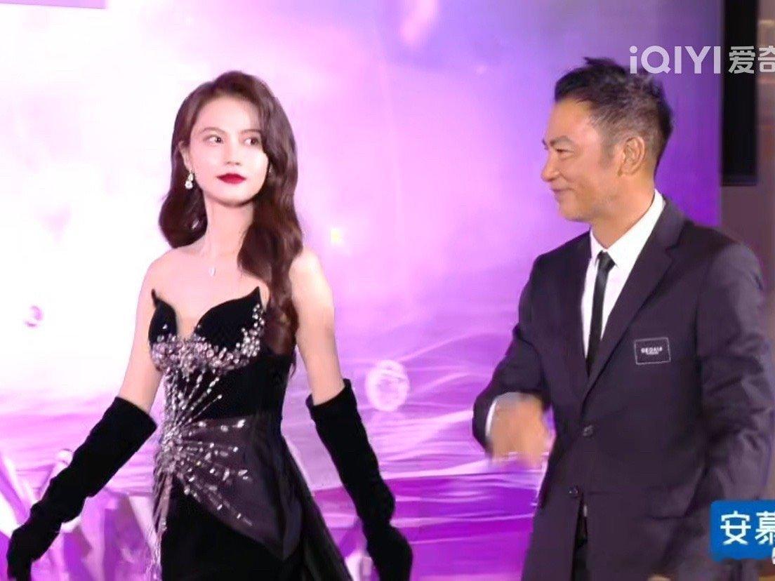 #姜珮瑶港风大小姐妆#姜珮瑶好适合这个港风的造型啊，整个人明艳动人，富家千金的即