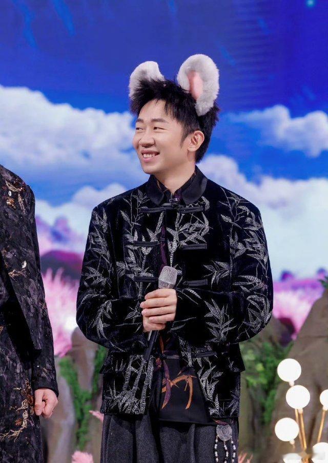 杨迪晒和网友的聊天记录聊天记 录里藏着他的暖心。有网友说“最近压力大，看你的视频