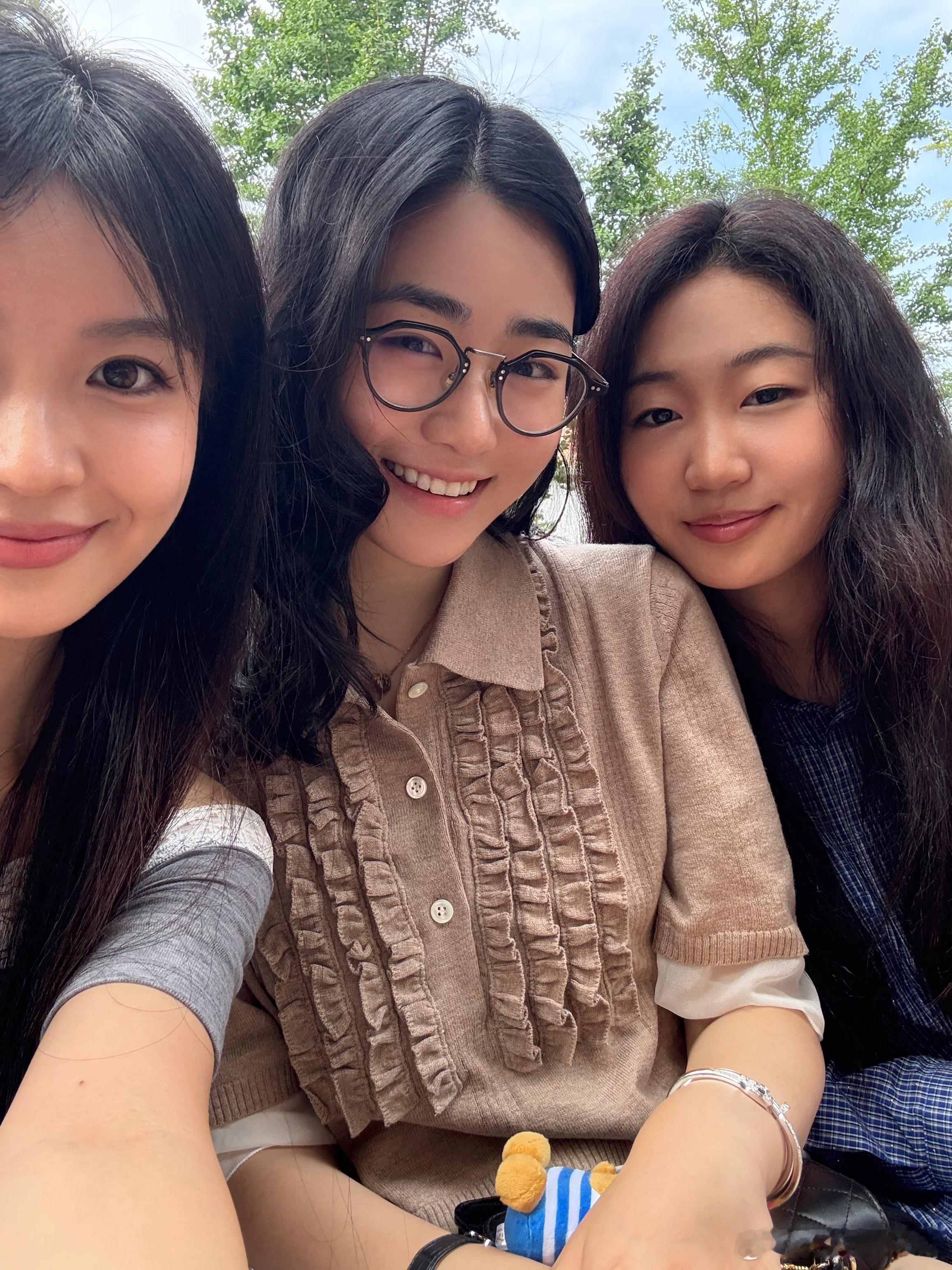 回家的每一天都是幸福的🧡1. 见到了好久不见的她们👭🏻2. 遵命💗3. 