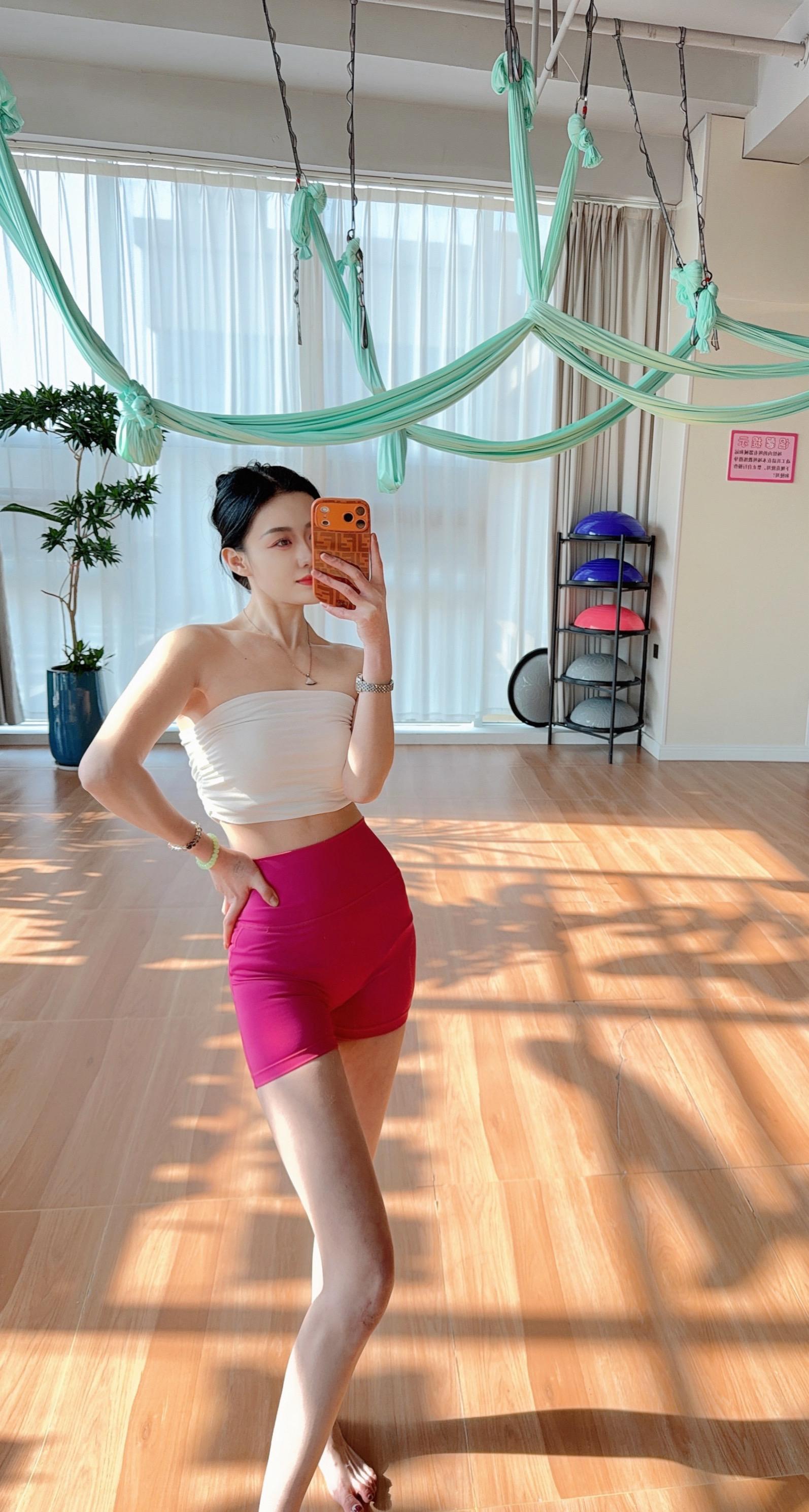 体态不好，气质全毁，学习瑜伽，外修形而雅，内修识而谦，提升气质，完善自己.