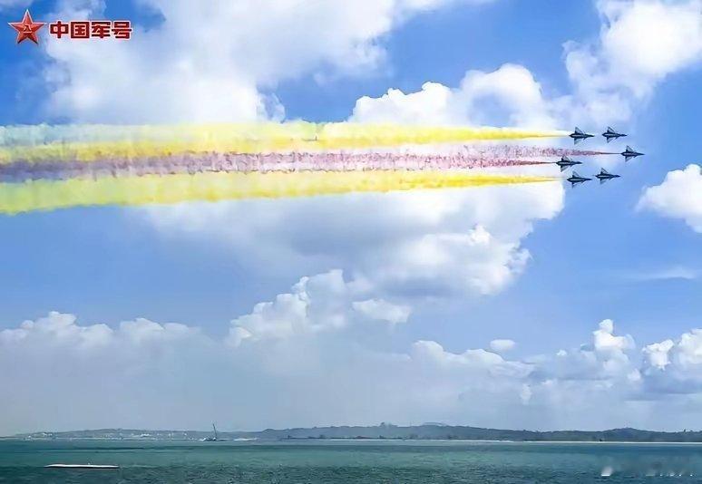 中方航展展台挤满东南亚国防官员新加坡航展中方展台稳居C位，歼-35A模型坐镇核心