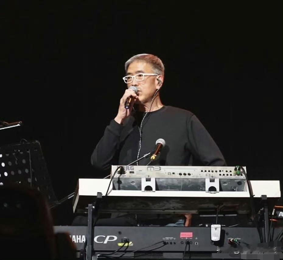 看到屠颖去世的消息，
我愣了一下。不是因为劳累，
是在跑步机上摔了一跤。

我朋