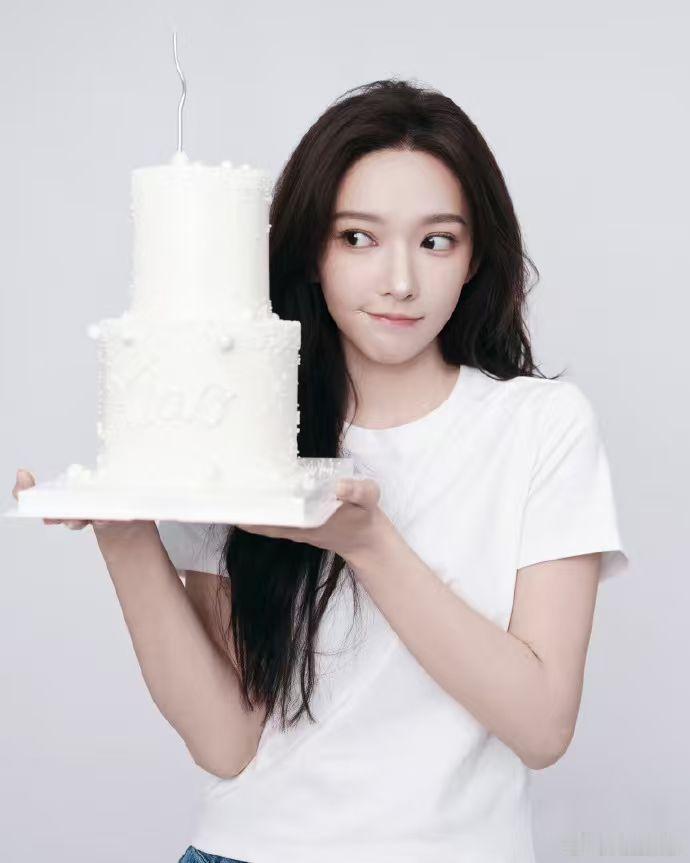 程潇28岁生日照程潇28了 程潇28岁生日照，程潇28了，咱就说这个程潇生日状态