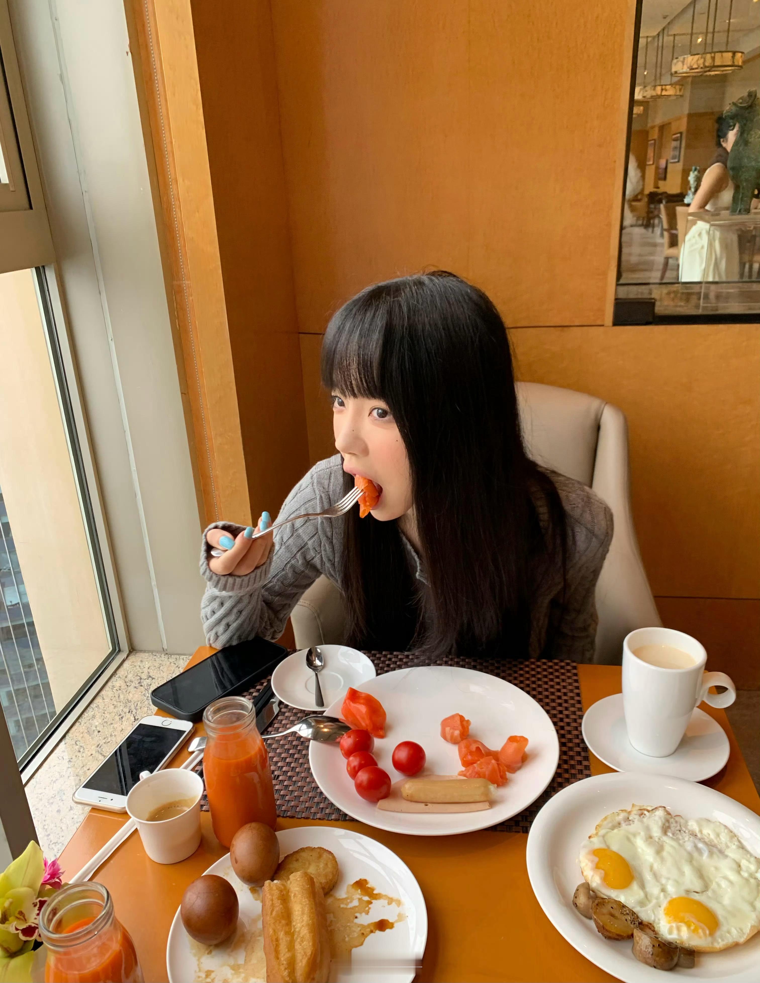 还是以前的home键iPhone有意思。 ​​​