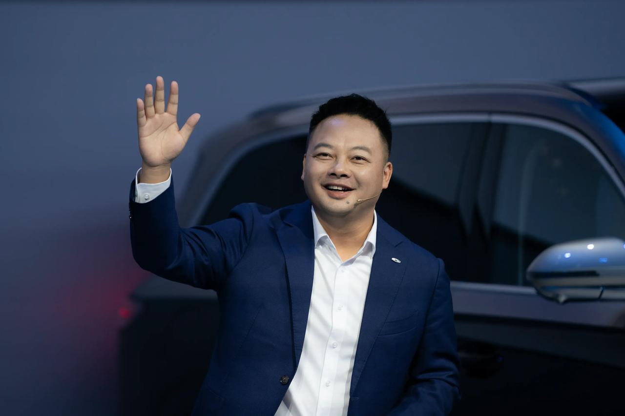 成都车展奇瑞首次“包馆”，奇瑞展台风云T11、风云X3L、QQ3等车型亮相，李学