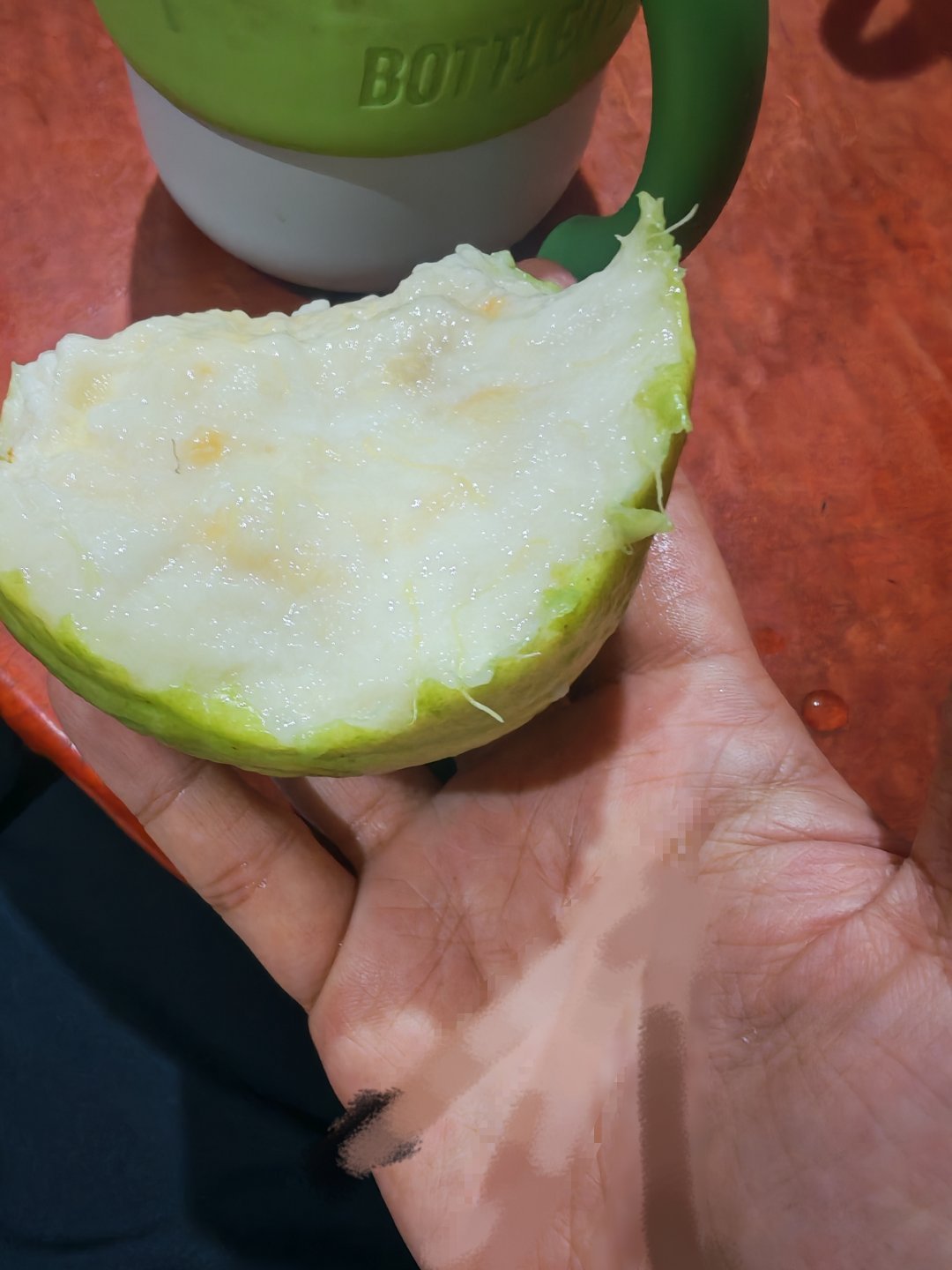 吃番石榴，好甜好糯