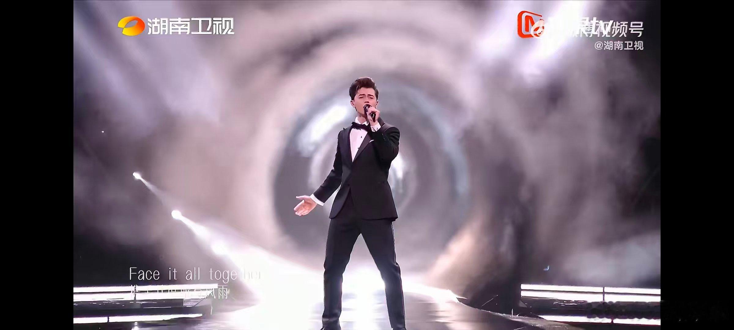 歌手直播艾略特直接晋级歌王冲刺夜天幕倾覆不过是过往落幕，艾略特精准拿捏《Skyf